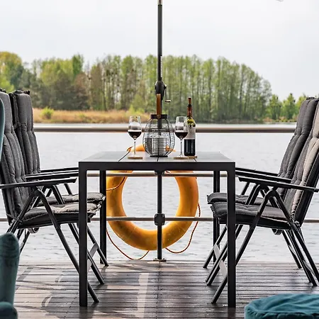 Botel Hausboot Am Prerauer Stich In