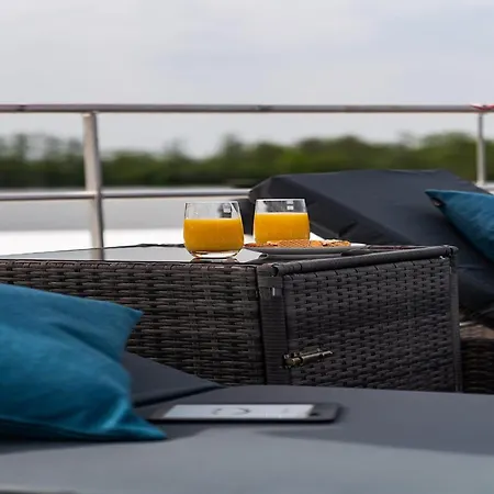 Hausboot Am Prerauer Stich In Botel *
