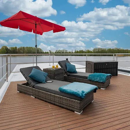 Botel Hausboot Am Prerauer Stich In *