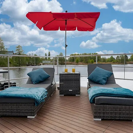 Havel Houseboat Serenity Botel