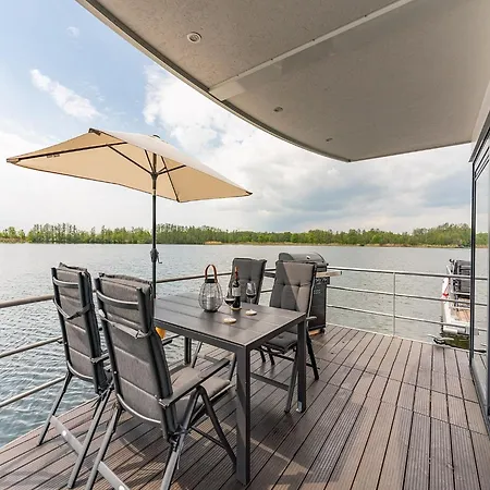 Hausboot Am Prerauer Stich In Botel *