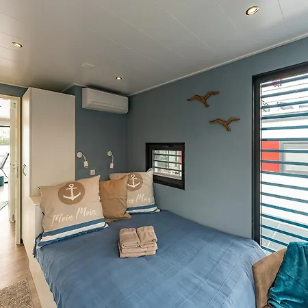 Havel Houseboat Serenity Botel