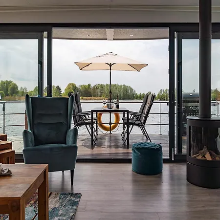 Havel Houseboat Serenity Botel *