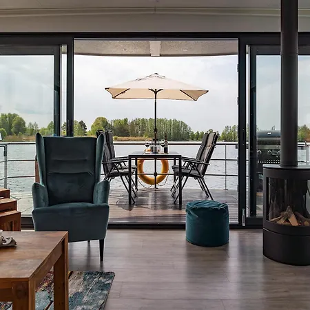 Hausboot Am Prerauer Stich In Botel *
