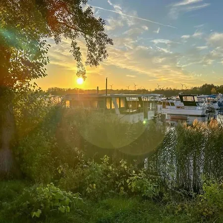 Havel Houseboat Serenity *