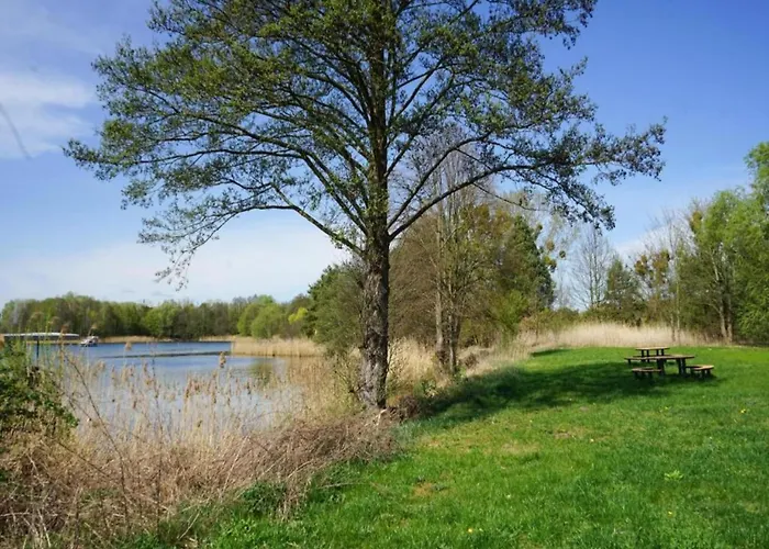 Havel Houseboat Serenity *
