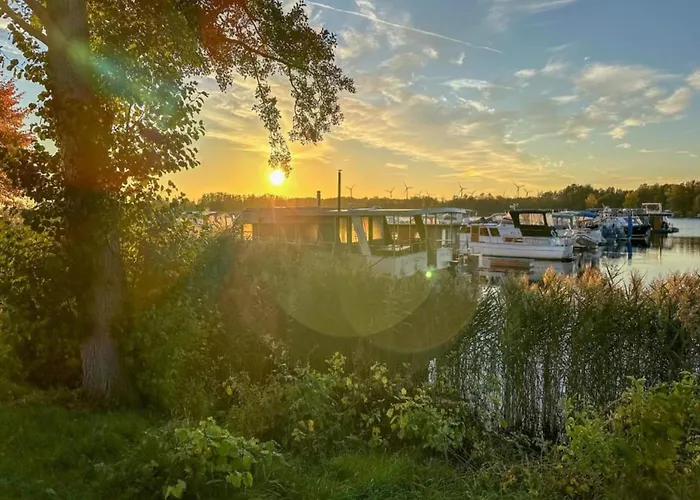 Havel Houseboat Serenity *