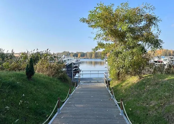 Havel Houseboat Serenity *